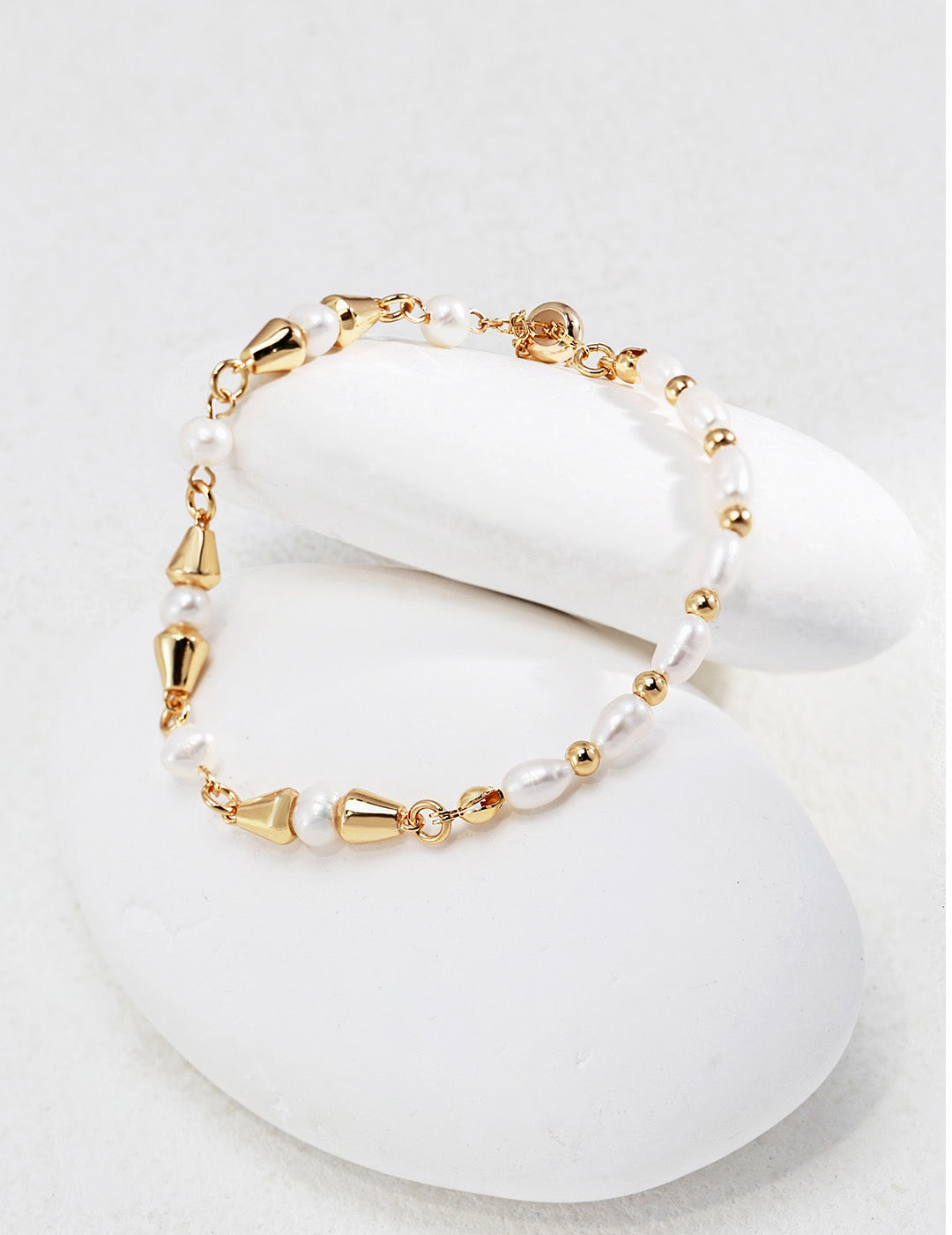 Vintage gold pearl bracelet